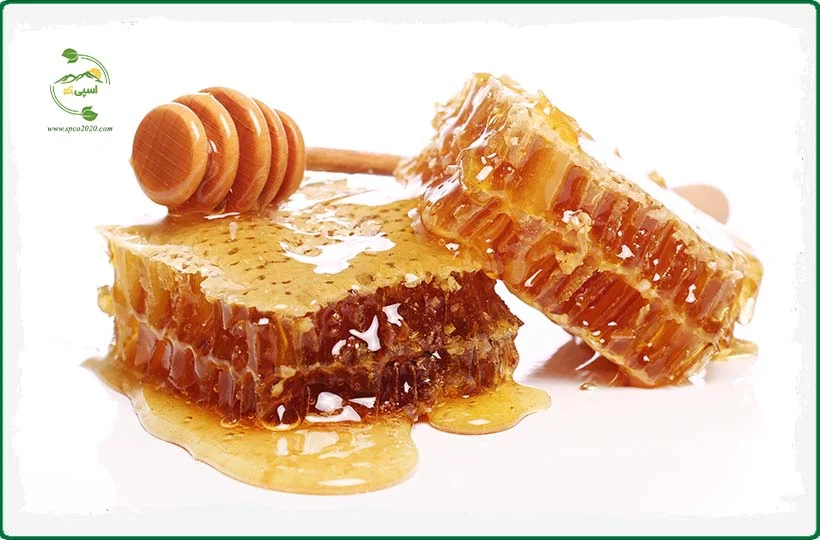 عسل همراه با موم از عسل بدون موم طبیعی‌تر نیست