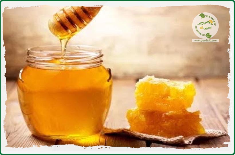 عسل به همراه تکه‌های موم برای معده مفید است